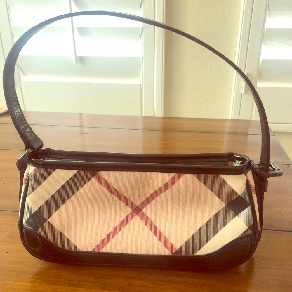 Small, Classic Burberry Purse